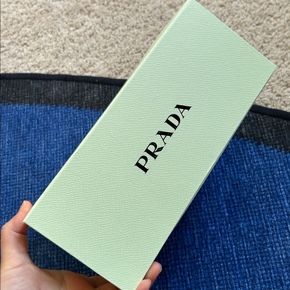 Prada Beauty Triangle compact mirror - Picture 15 of 17